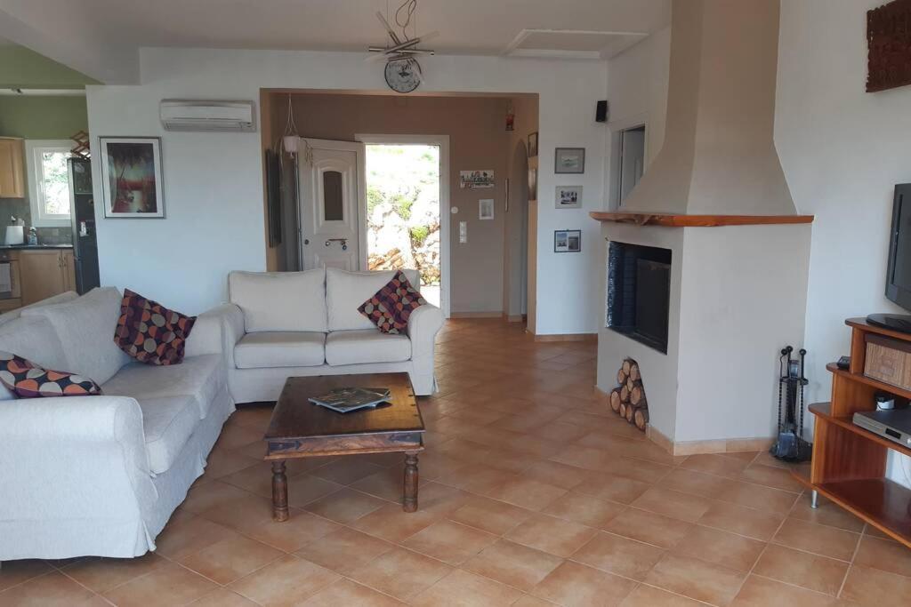 Villa Sunrise With Stunning Views And Private Pool Katokhórion Exterior foto